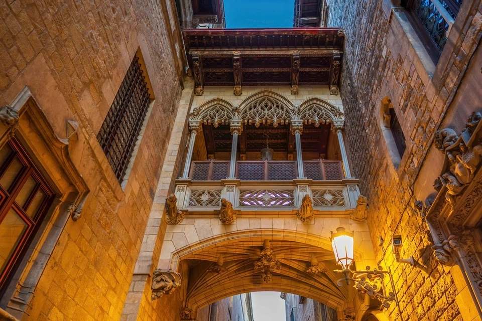 Gothic Quarter Walking Tour with Audioguide App