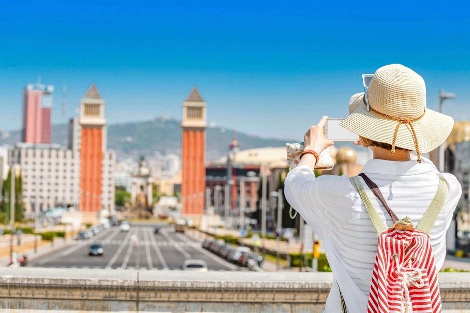 Montjuic Park Walking Tour with Audioguide App