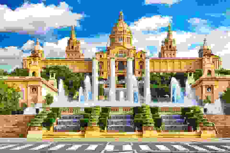 Montjuic Park Walking Tour with Audioguide App