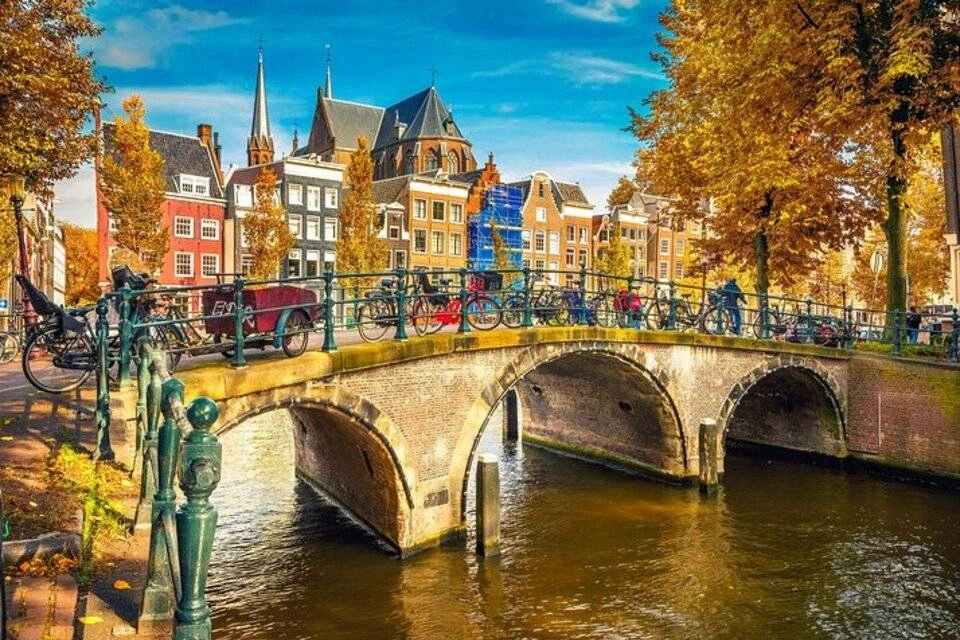 Amsterdam City Walking Tour with Audioguide App
