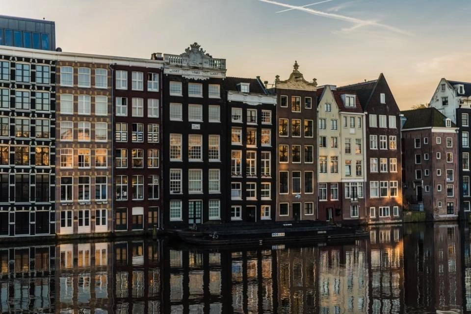 Amsterdam City Walking Tour with Audioguide App