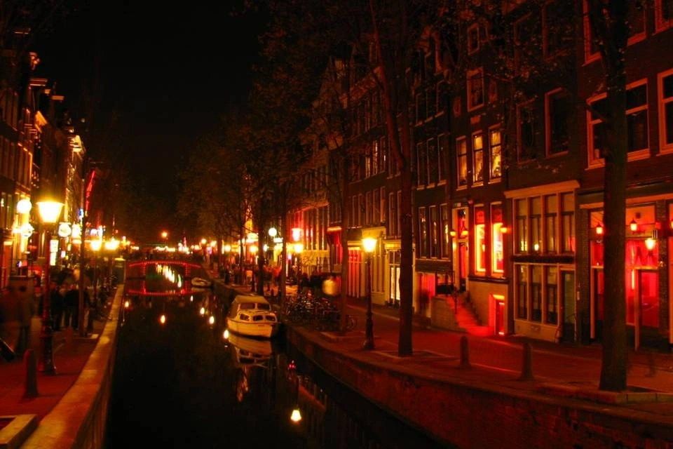 Amsterdam Red-Light District Tour with Audioguide App