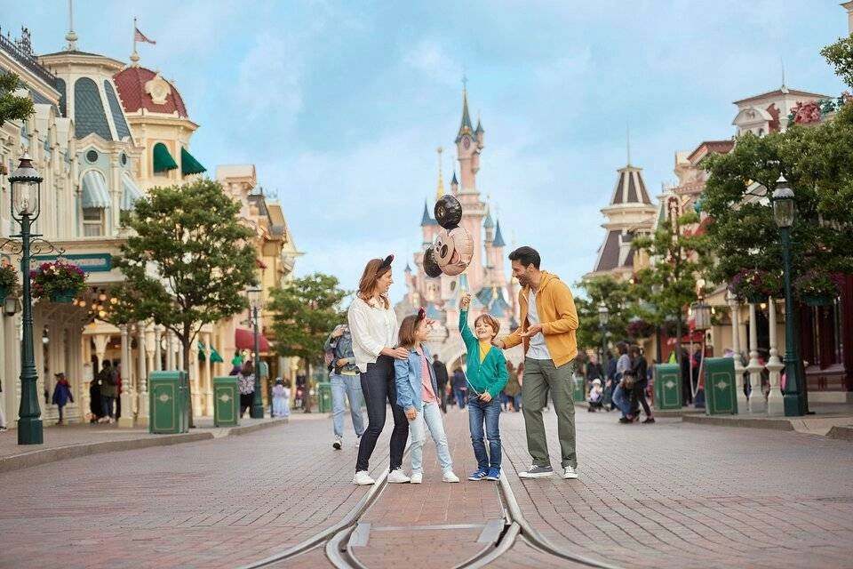 Disneyland Paris 1 Day-1 Park Ticket with Transportation