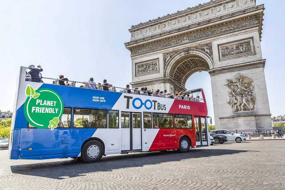 Guided Tour of the Louvre Museum (Reserved Access) with Hop-On, Hop-Off 1-Day Ticket