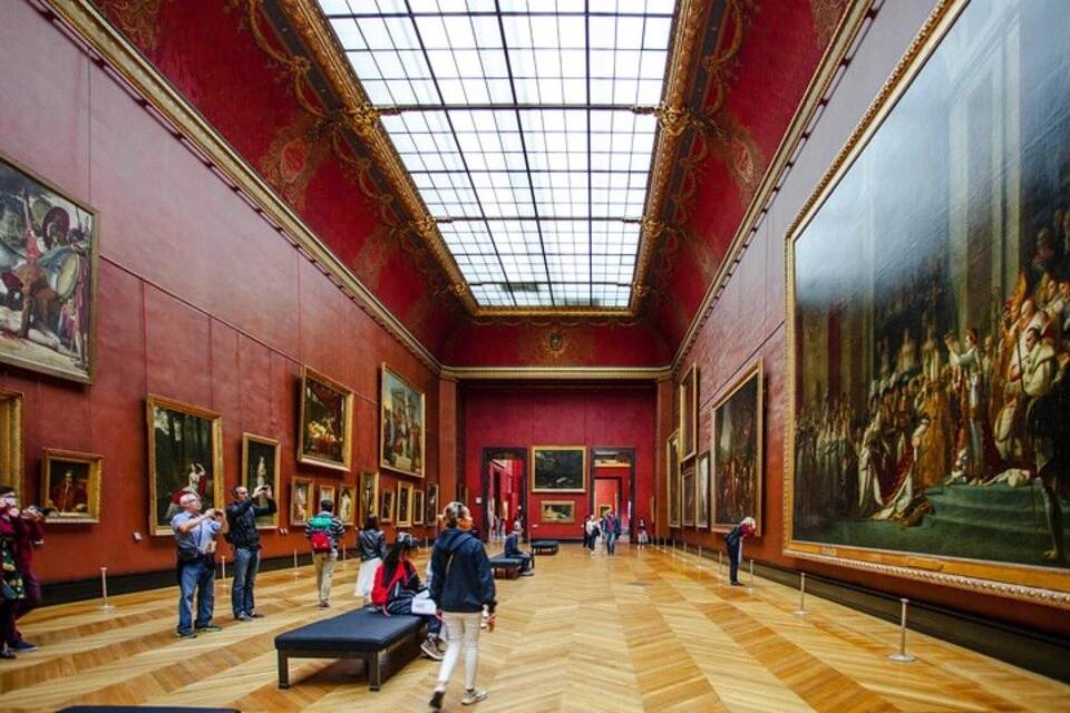 Guided Tour of the Louvre Museum (Reserved Access) with Seine River Cruise Ticket