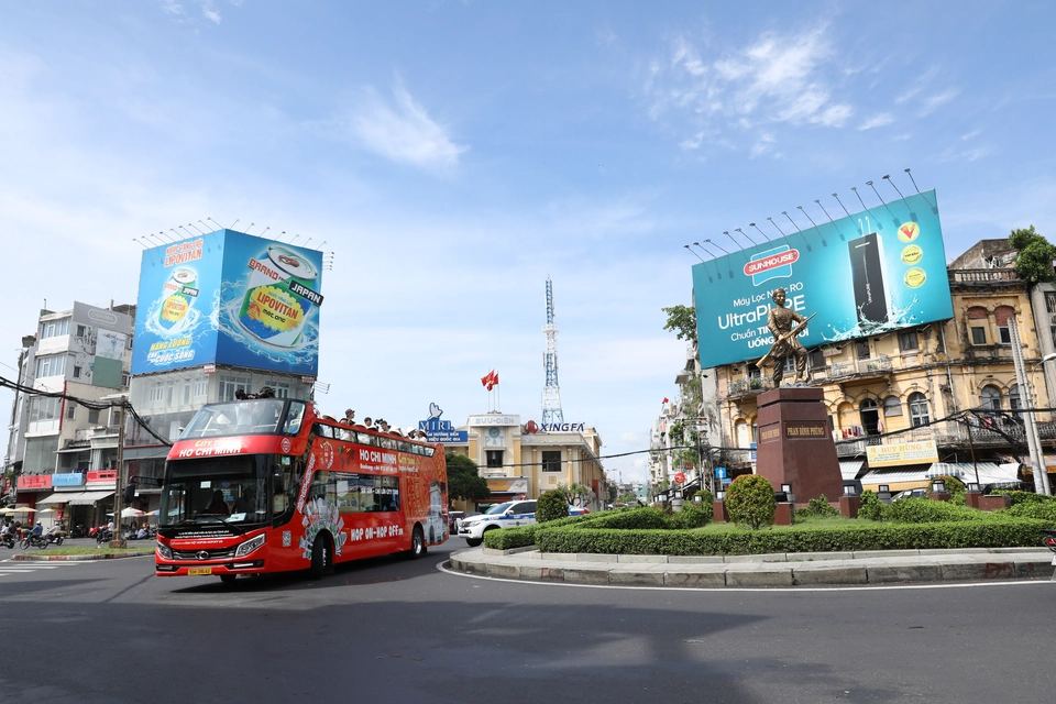 Anh Viet: Saigon - Cho Lon City Tour Hop on Hop off