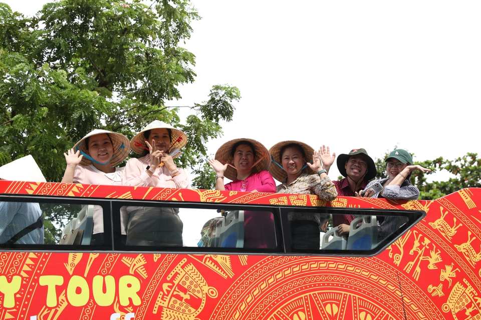 Anh Viet: Saigon - Cho Lon City Tour Hop on Hop off