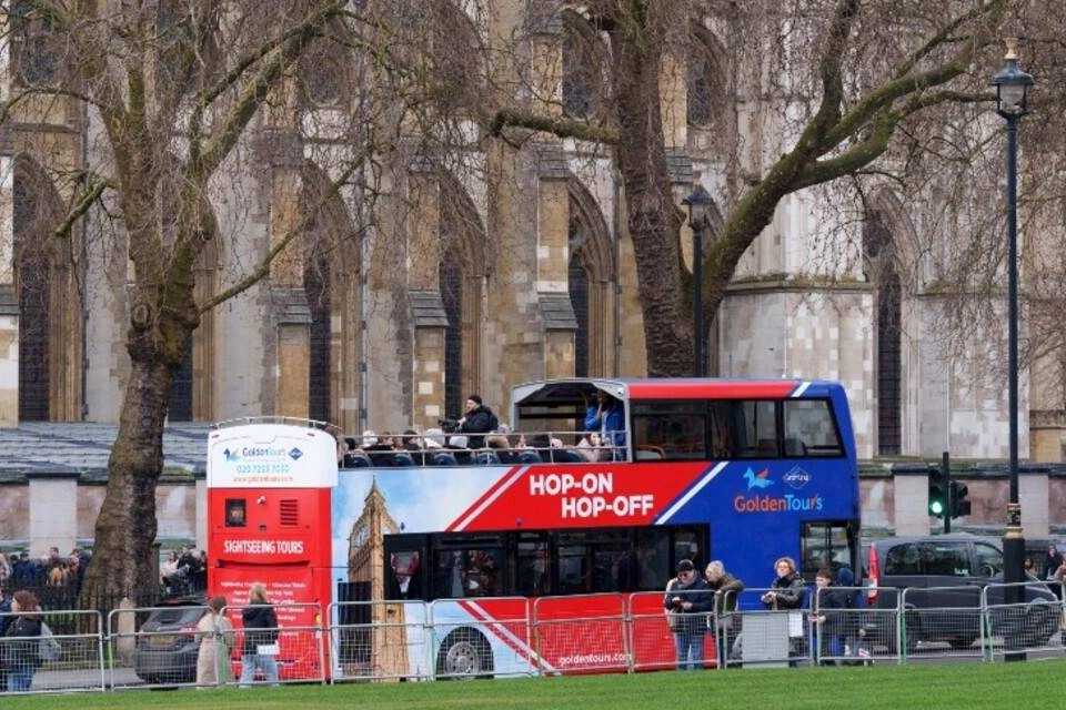 Golden Tours: London and Windsor Hop-On, Hop-Off Combo Ticket