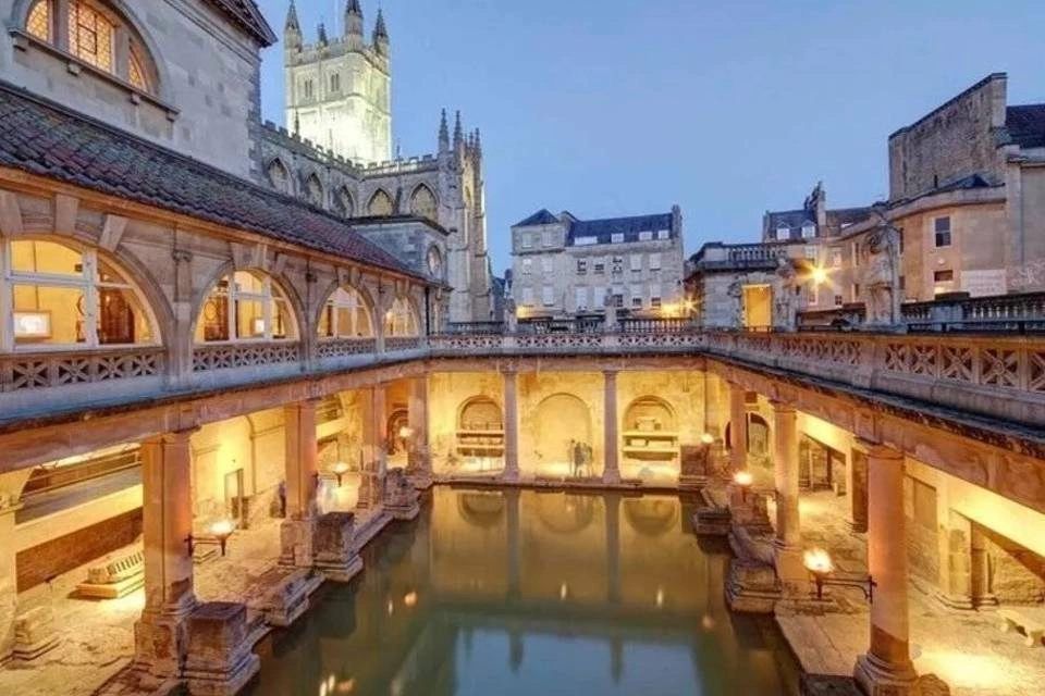 Stonehenge and Bath Guided Tour