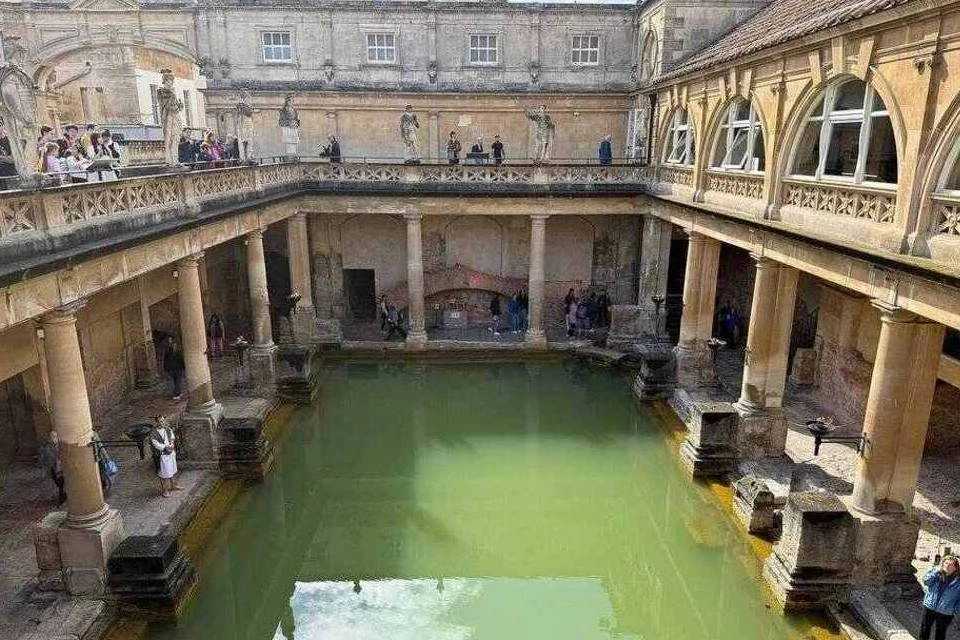 Stonehenge and Bath Guided Tour