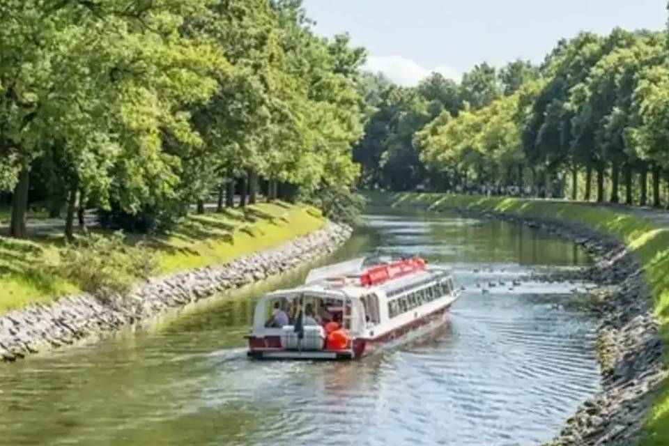 Red Sightseeing: Stockholm Hop-On, Hop-Off Boat Tour
