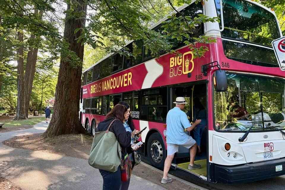 Big Bus: Vancouver Explore Hop-On, Hop-Off Bus Tour and Vancouver Twilight Tour