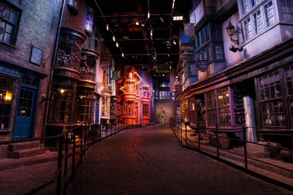 Harry Potter Warner Bros. Studio Tour London with Transport