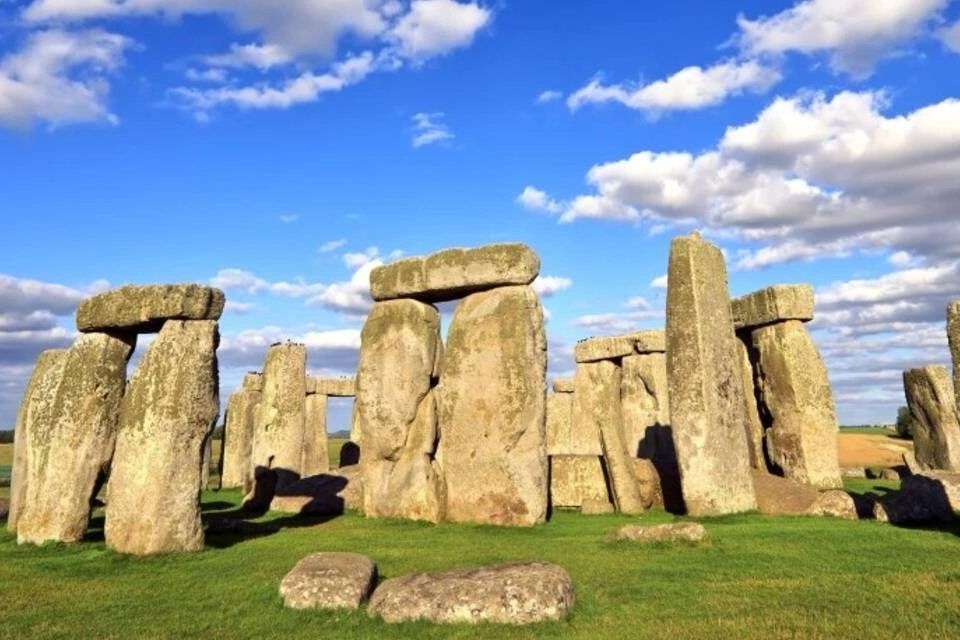 Simply Stonehenge Tour with Free Snack Pack
