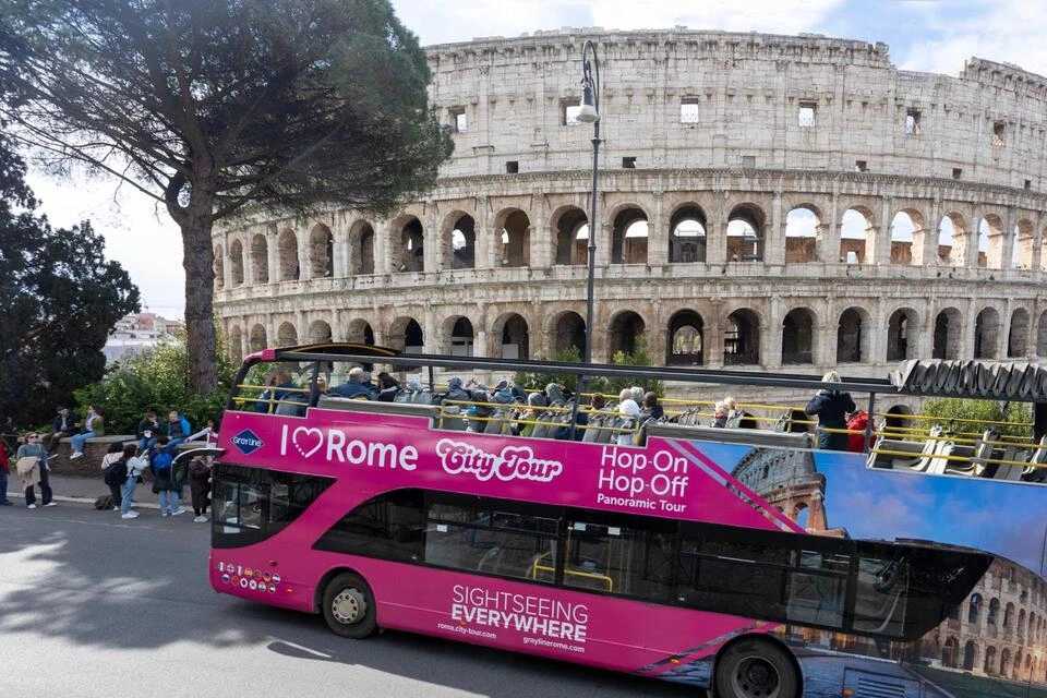 Gray Line Rome: Colosseum Escorted Entrance & One Run Open Bus Combo Pass