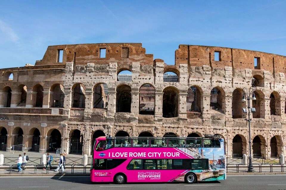 Gray Line Rome: Colosseum Escorted Entrance & One Run Open Bus Combo Pass