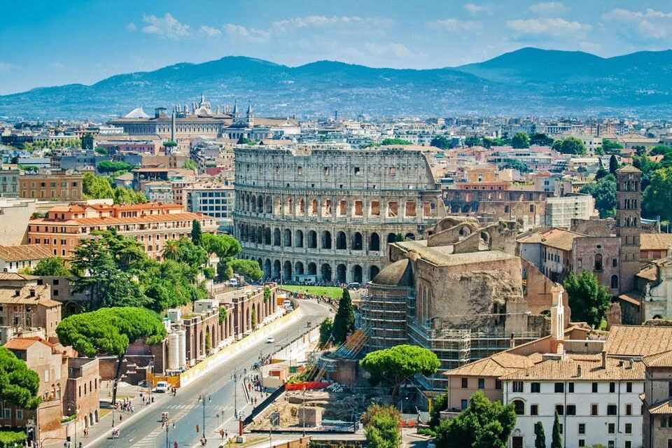 Gray Line Rome: Colosseum Escorted Entrance & One Run Open Bus Combo Pass