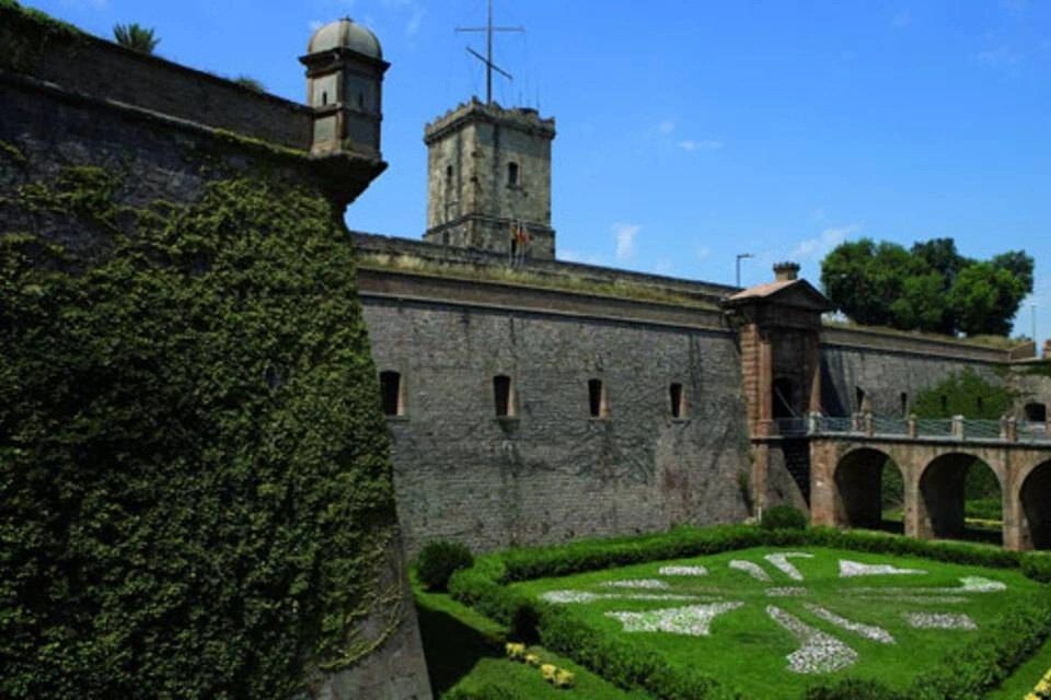Montjuic Cable Car Ticket and Castle Tour