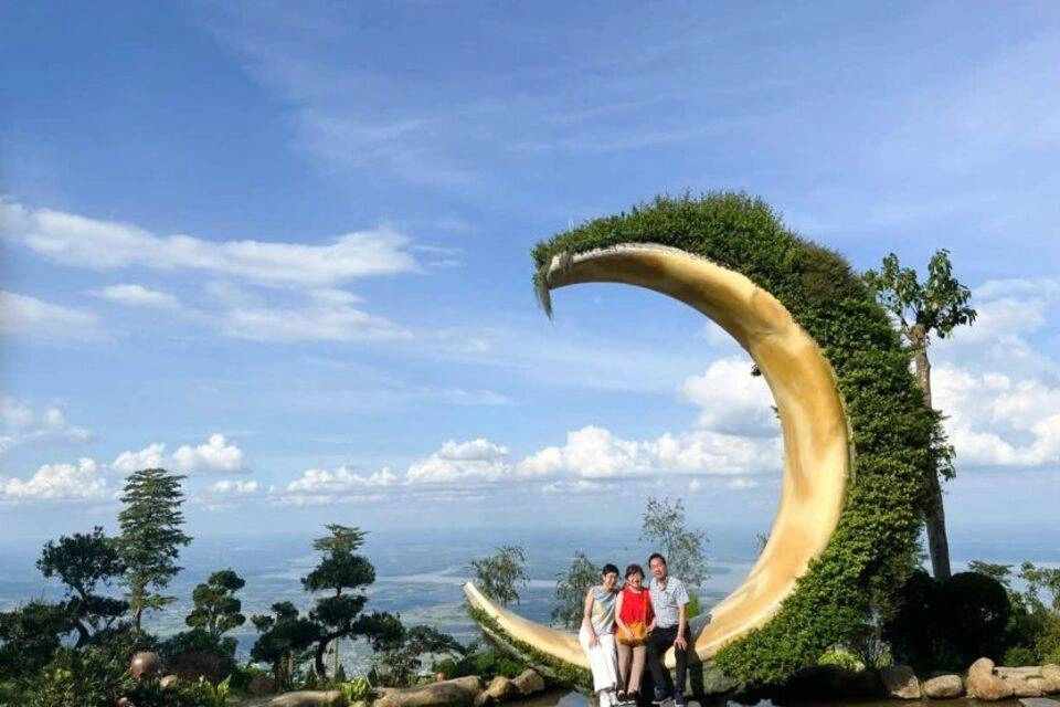 Full-Day Spiritual Journey to Cao Dai and Black Lady Mountain
