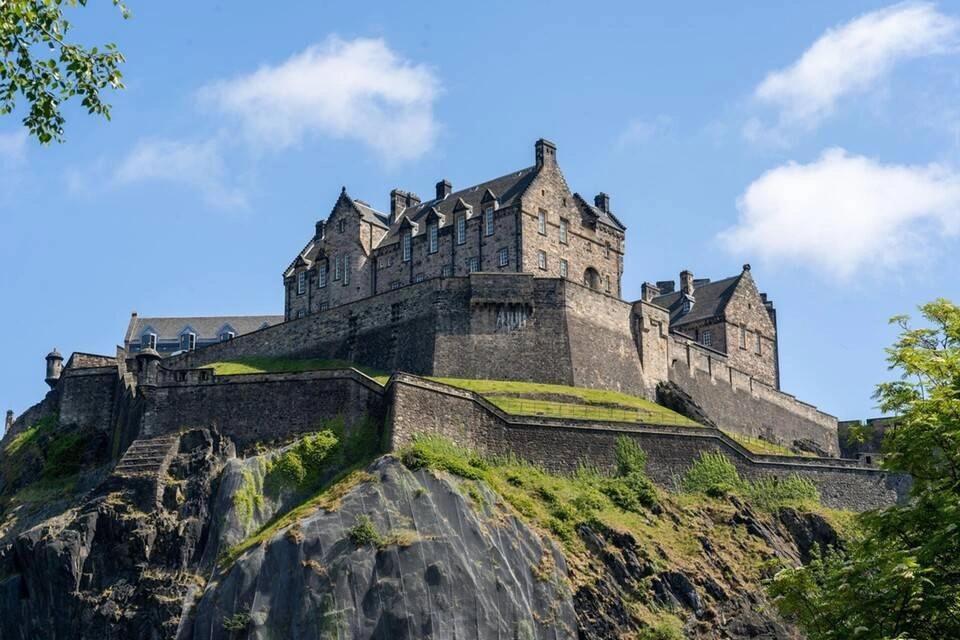 Edinburgh Castle: Express Guided Tour with Entry Ticket