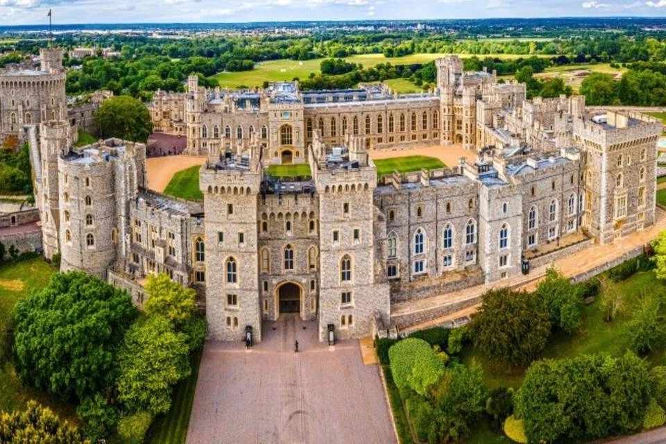 Windsor Castle, Bath and Stonehenge Tour
