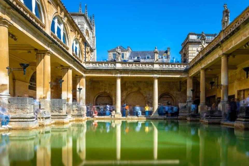 Windsor Castle, Bath and Stonehenge Tour