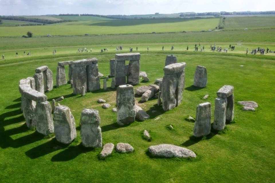 Windsor Castle, Bath and Stonehenge Tour
