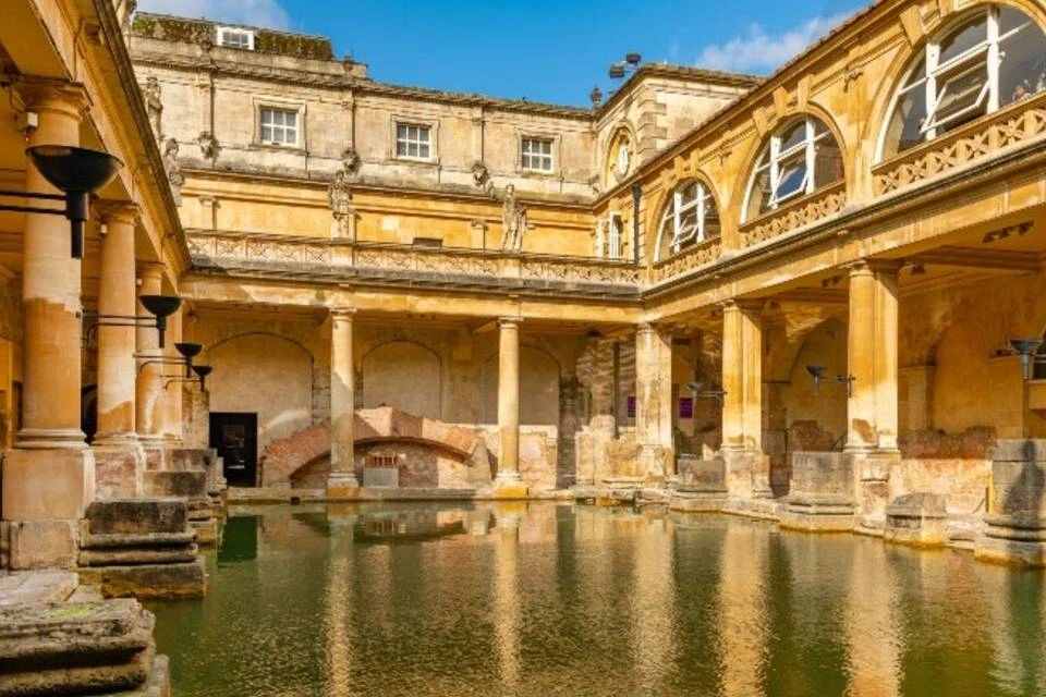 Windsor Castle, Bath and Stonehenge Tour