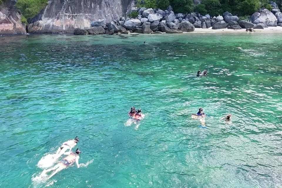 Cham Island Sea Trek and Snorkeling by Speedboat