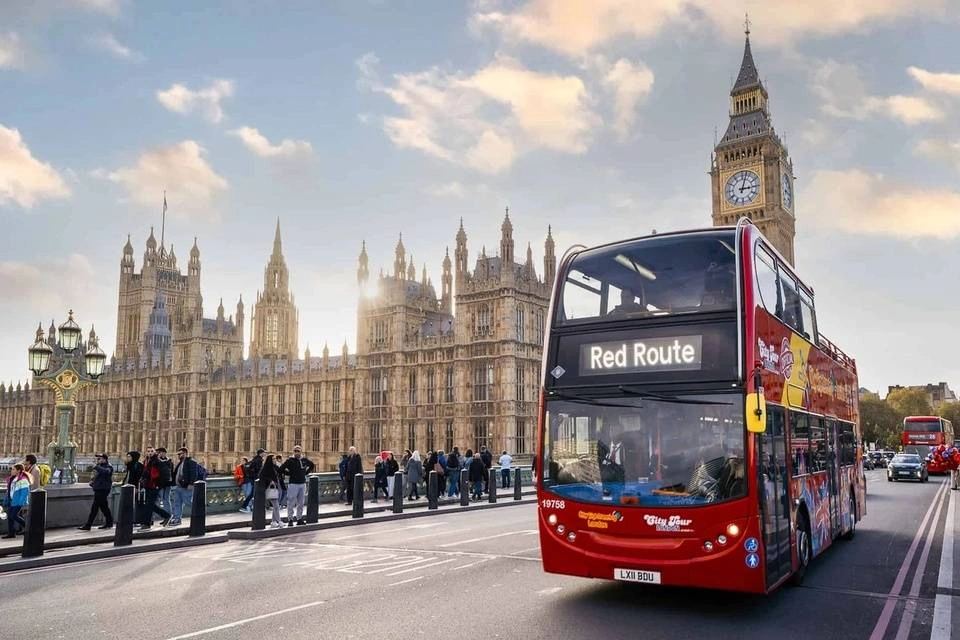 London 360: The Ultimate Hop-On, Hop-Off City Explorer (Bus & Boat)