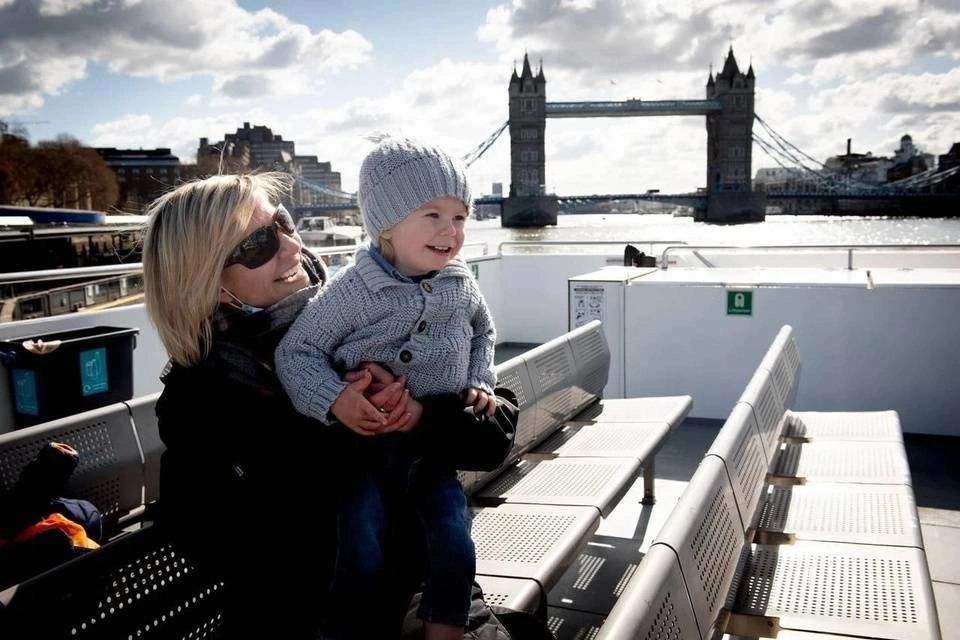 London 360: The Ultimate Hop-On, Hop-Off City Explorer (Bus & Boat)