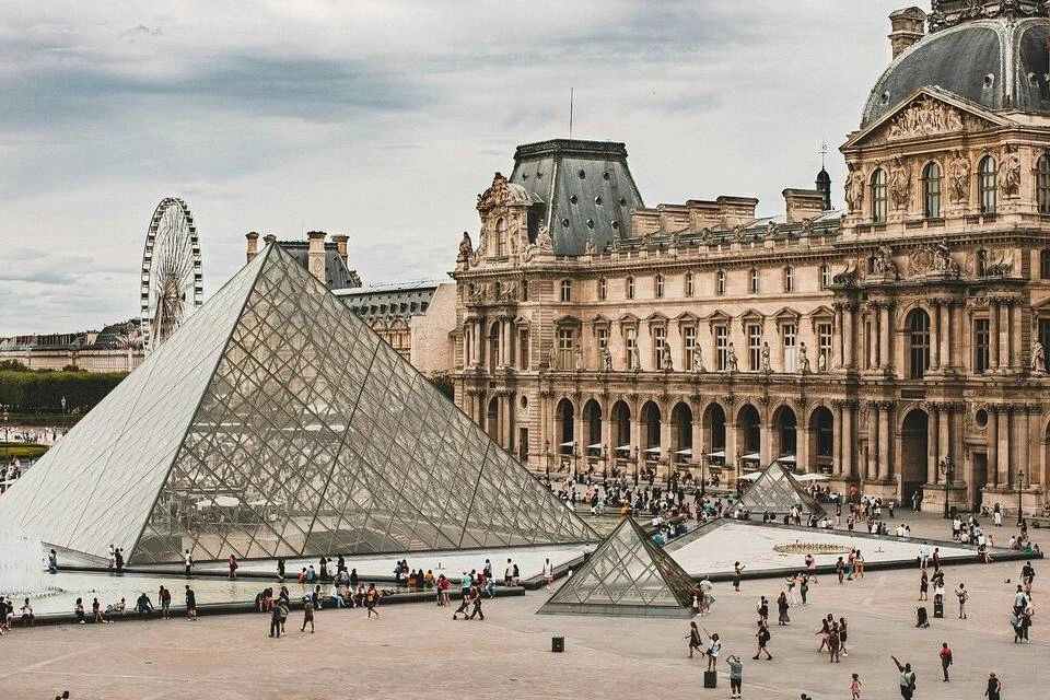 Small Group Guided Tour of Louvre Museum