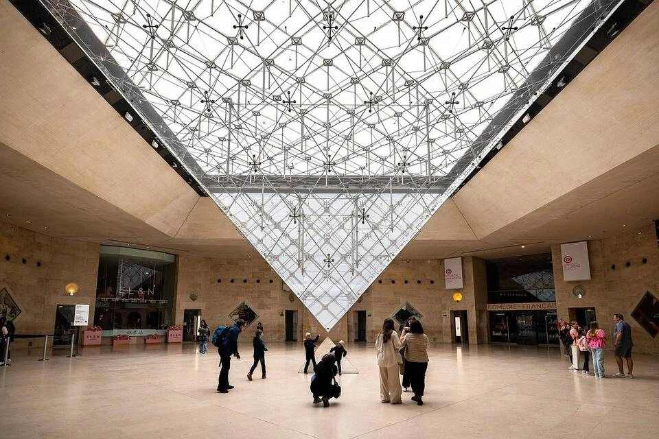 Small Group Guided Tour of Louvre Museum