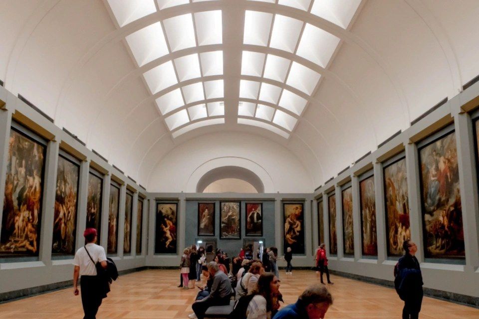 Small Group Guided Tour of Louvre Museum