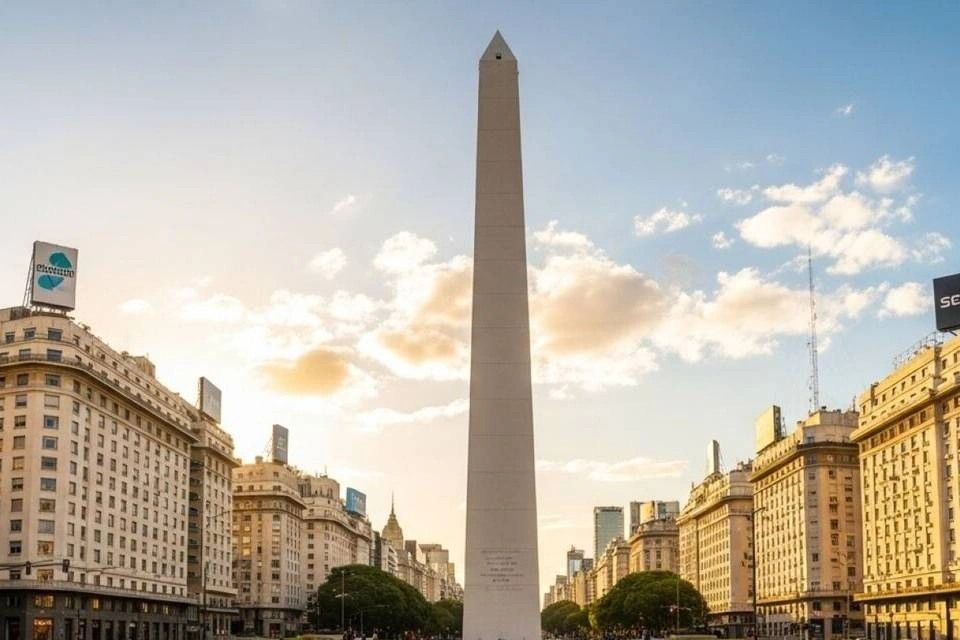 Obelisco's Top: Climb to the Most Iconic Monument in Buenos Aires