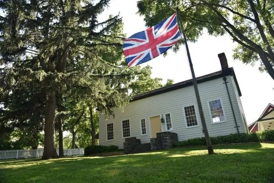 Niagara Falls & Niagara-on-the-Lake Day Tour