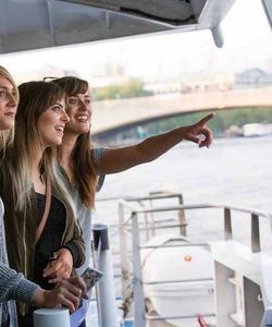 Uber Boat by Thames Clippers: London 360 Return Boat Trip & City Sightseeing Hop-On, Hop-Off 1-Day Bus PASS