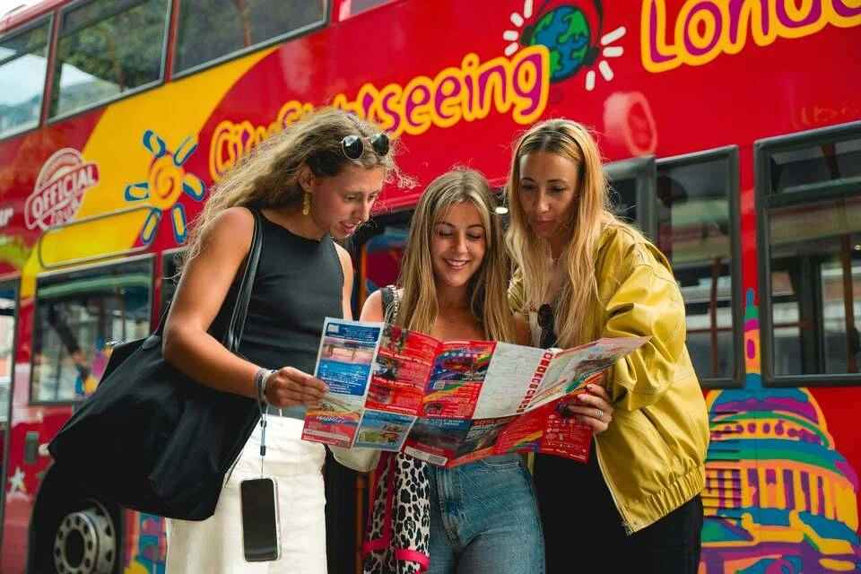 Uber Boat by Thames Clippers: London 360 Return Boat Trip & City Sightseeing Hop-On, Hop-Off 1-Day Bus PASS