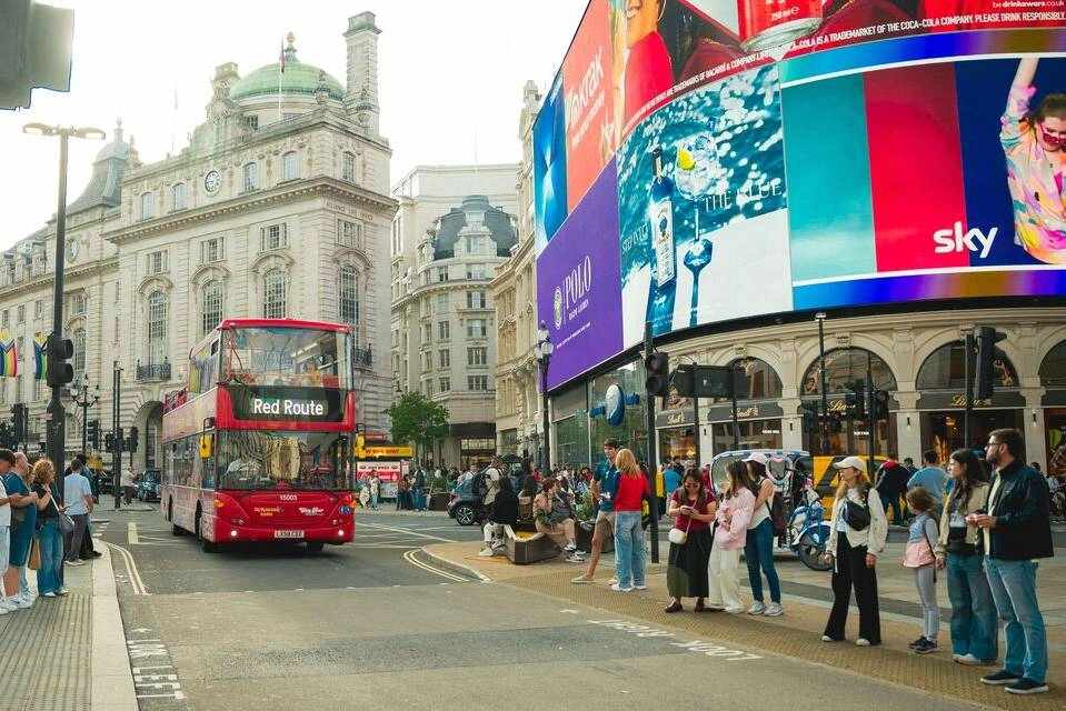 Uber Boat by Thames Clippers: Single Journey + City Sightseeing London Hop-On, Hop-Off Bus Tour (1 Day)