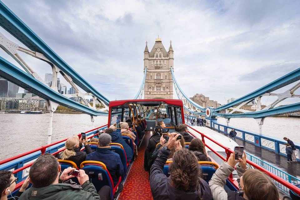 Uber Boat by Thames Clippers: Single Journey + City Sightseeing London Hop-On, Hop-Off Bus Tour (1 Day)