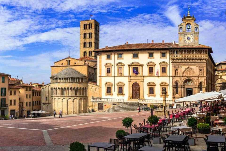 Arezzo Grand Panoramic Electric Bus Tour
