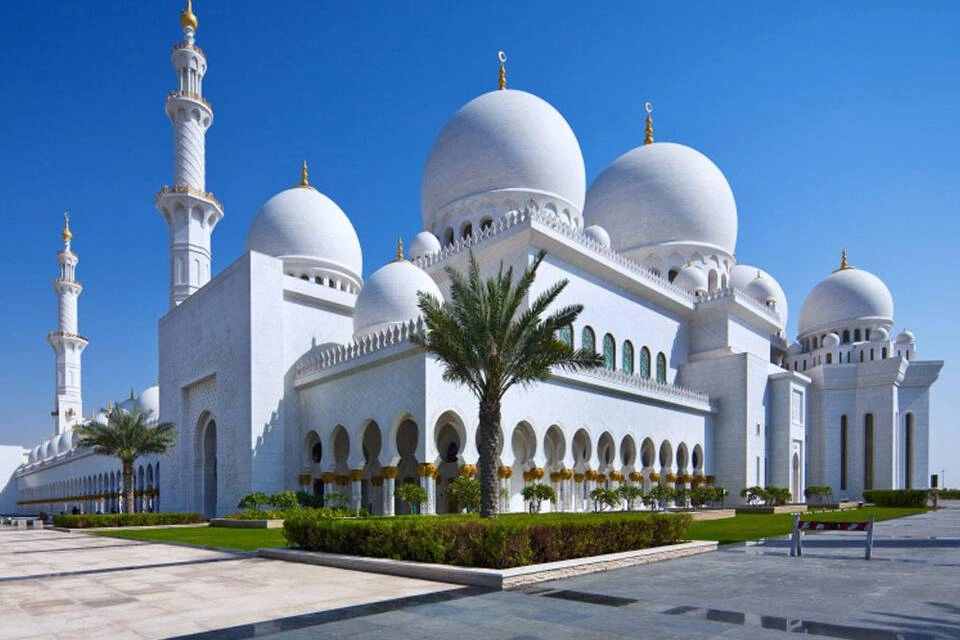 Big Bus: Dubai & Abu Dhabi Hop-On, Hop-Off Bus Tour Combo