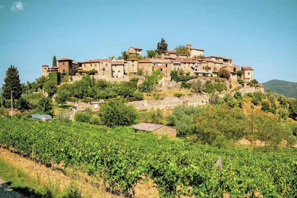 Chianti Hills: App Guided E‑Vespa Tour with Lunch