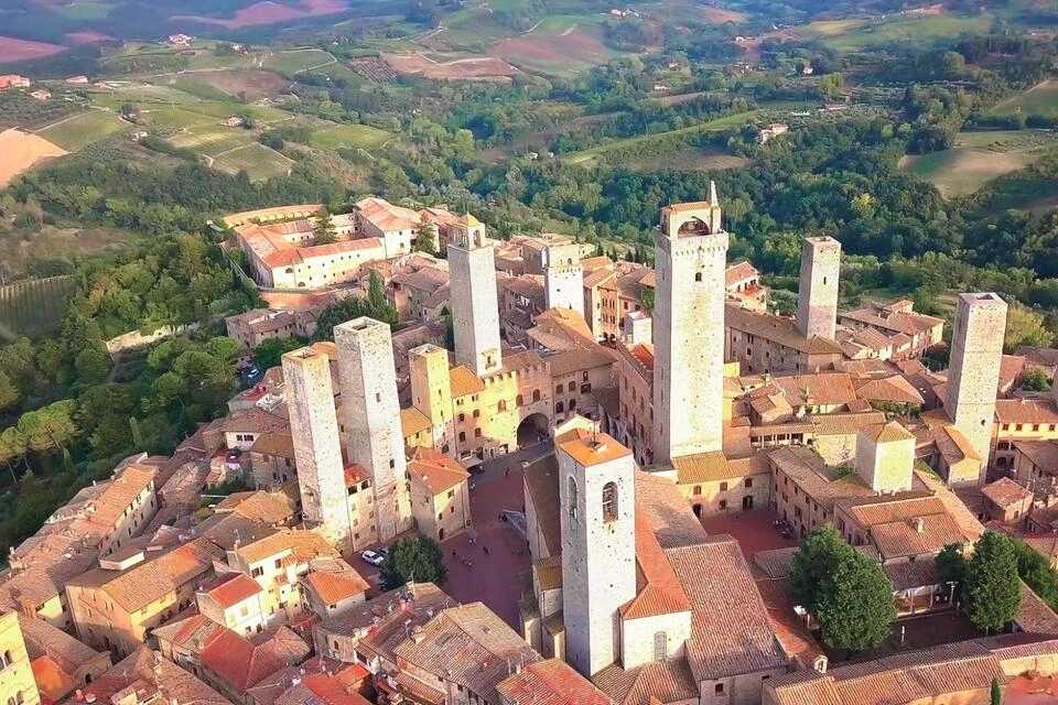Siena, Gimignano and Pisa: Round Trip by Bus from Florence with Tour Escort on Board