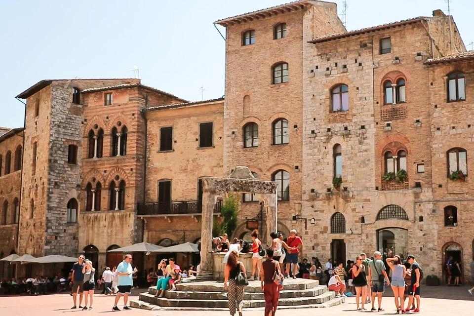 Siena, Gimignano and Pisa: Round Trip by Bus from Florence with Tour Escort on Board