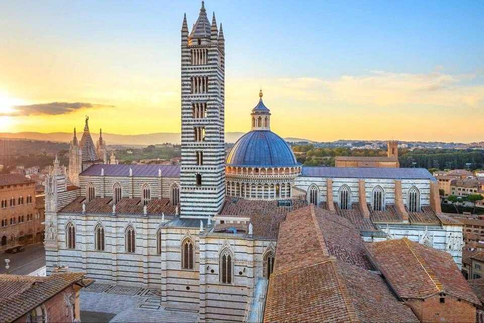 Siena, San Gimignano, Monteriggioni and Chianti Day Trip with Wine Tasting and Lunch