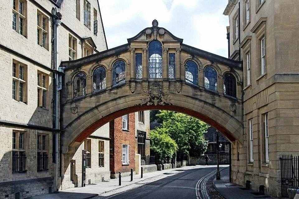 Oxford and Cambridge Universities Walking Tour