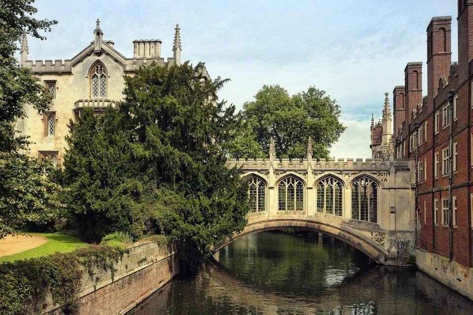Oxford and Cambridge Universities Walking Tour