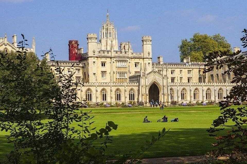Oxford and Cambridge Universities Walking Tour
