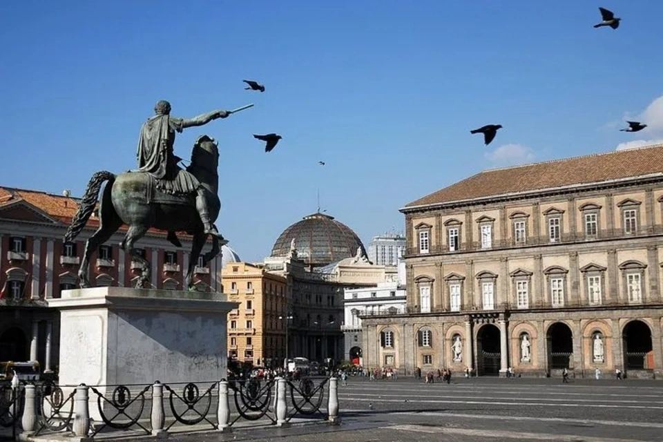 Pompeii and Naples Tour with Street Food Tasting